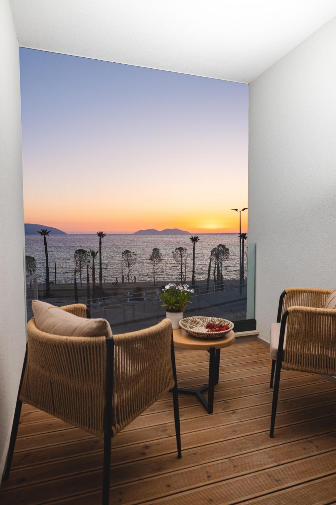 Azar Luxury Suites Vlore Exterior photo