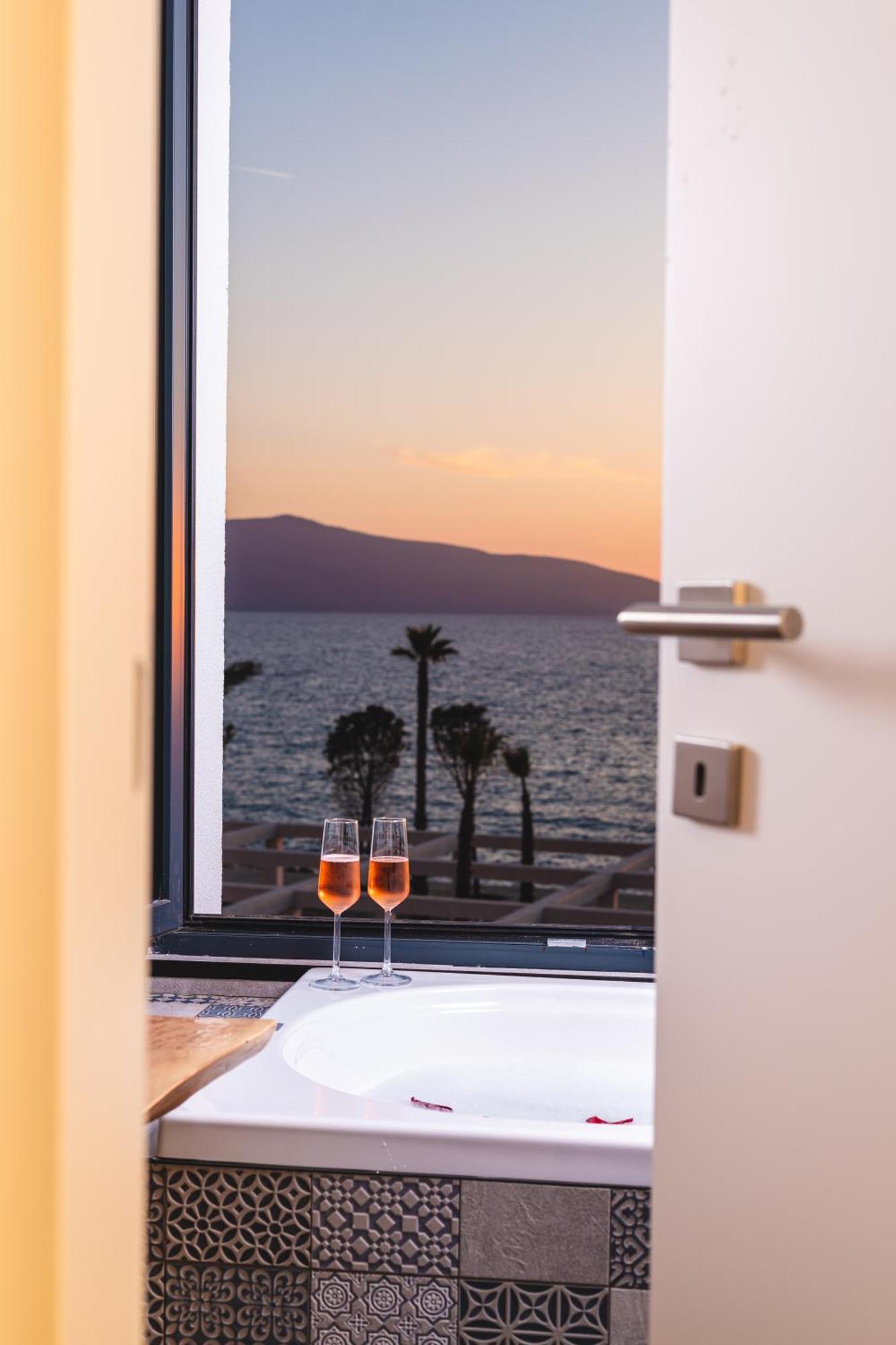 Azar Luxury Suites Vlore Exterior photo