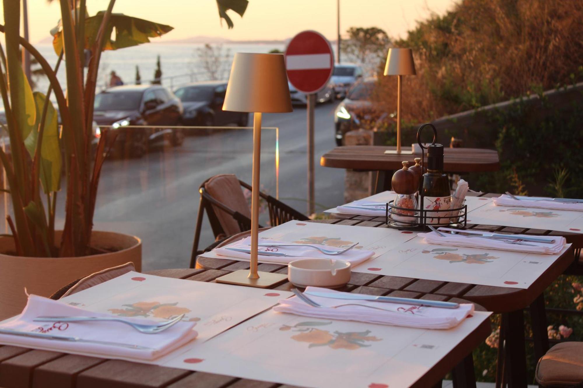 Azar Luxury Suites Vlore Exterior photo